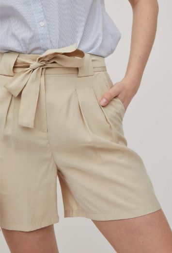 Bild von VILA Vero Moda Tall Paulina Shorts mit Bindegürtel, beige