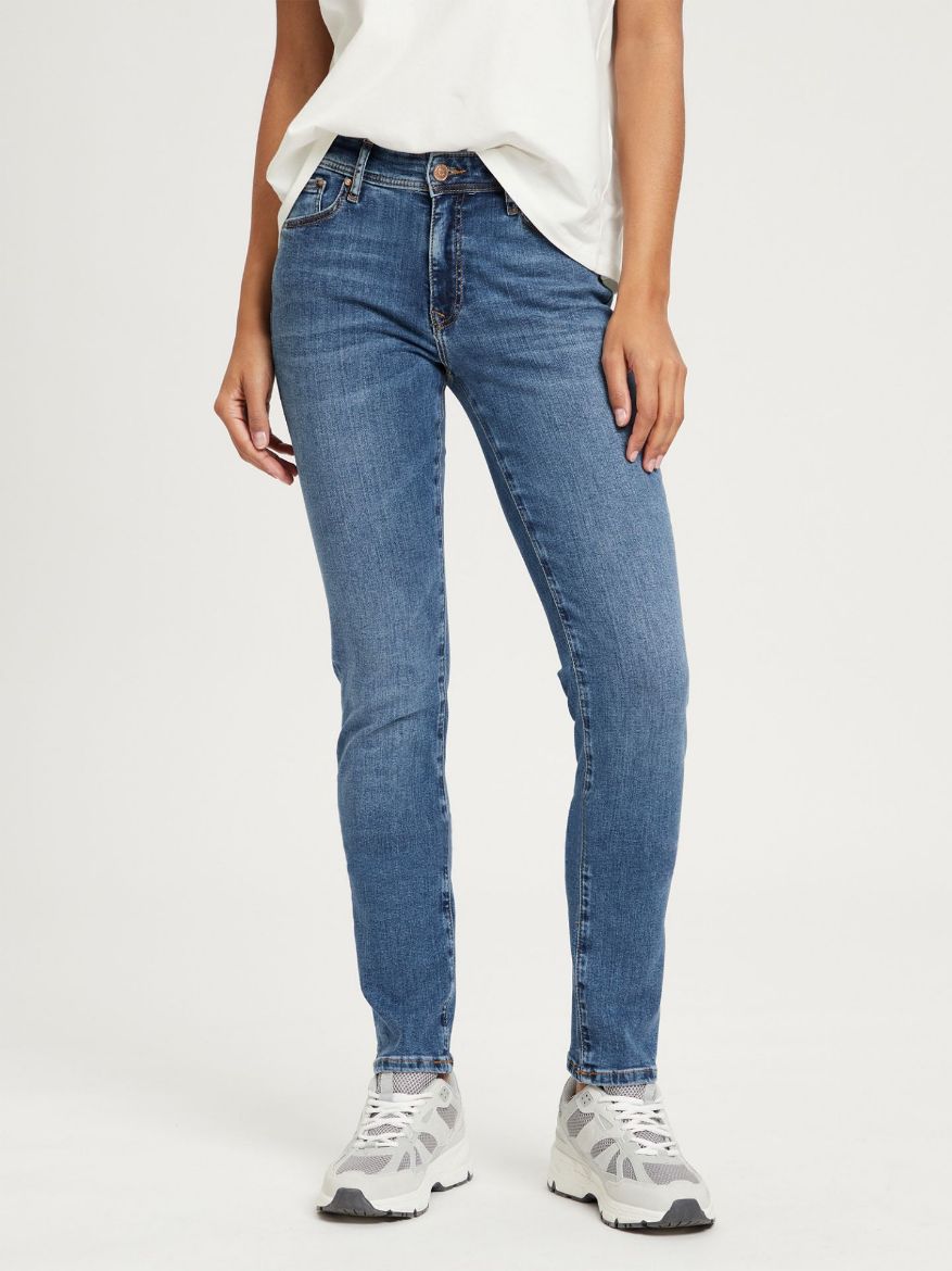Image de Tall Jeans Femme Anya Slim Fit Longueur 34 & 36 pouce, bleu moyenne