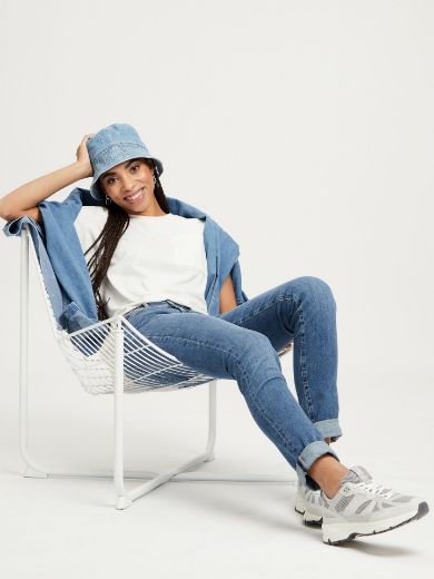 Image de Tall Jeans Femme Anya Slim Fit Longueur 34 & 36 pouce, bleu moyenne