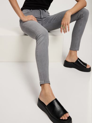 Image de Tall Femmes Jeans Alan Skinny Fit Longueur 34 & 36 Pouces, gris