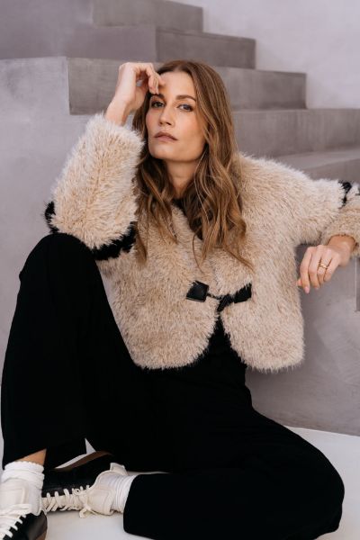 Agrandir l'image de Tall Femme Veste Courte Pella Faux Fourrure Extra Longue Image de Tall Femme Veste Courte Pella Faux Fourrure Extra Longue