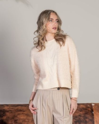 Bild von Tall Damen Strickpullover Hairy Feather Cable Pattern