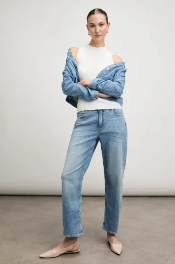 Image de Tall Femmes Jean Kaia Coupe cintrée L36 pouces, bleu botanique