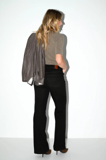 Image de Tall Femmes Jean  Bobby Pocket, coupe semi-large, L34 et L36 pouces, couleur  dark truffle