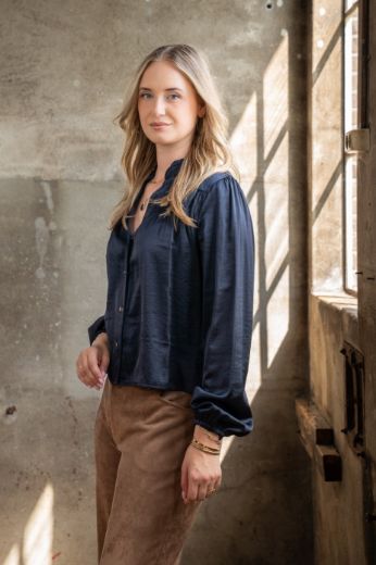 Image de Tall Femme Chemisier « Cess » en satin brillant légèrement froissé